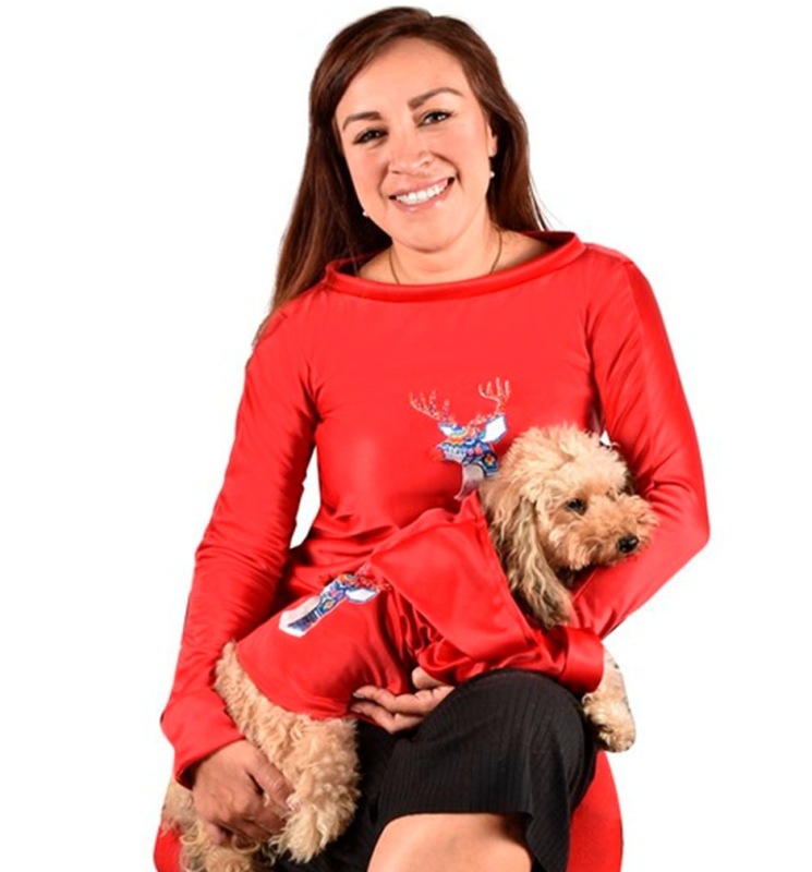 Sudaderas rojas con reno para mujer talla mediana y para mascotas marca El Rebozo de Dolce