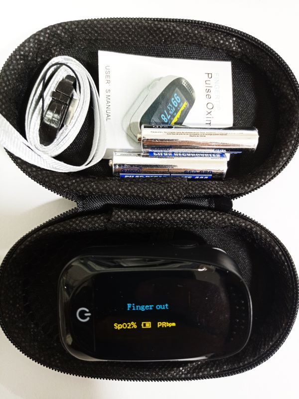 oximetro dedo monitor pulso con estuche y pilas incluidas