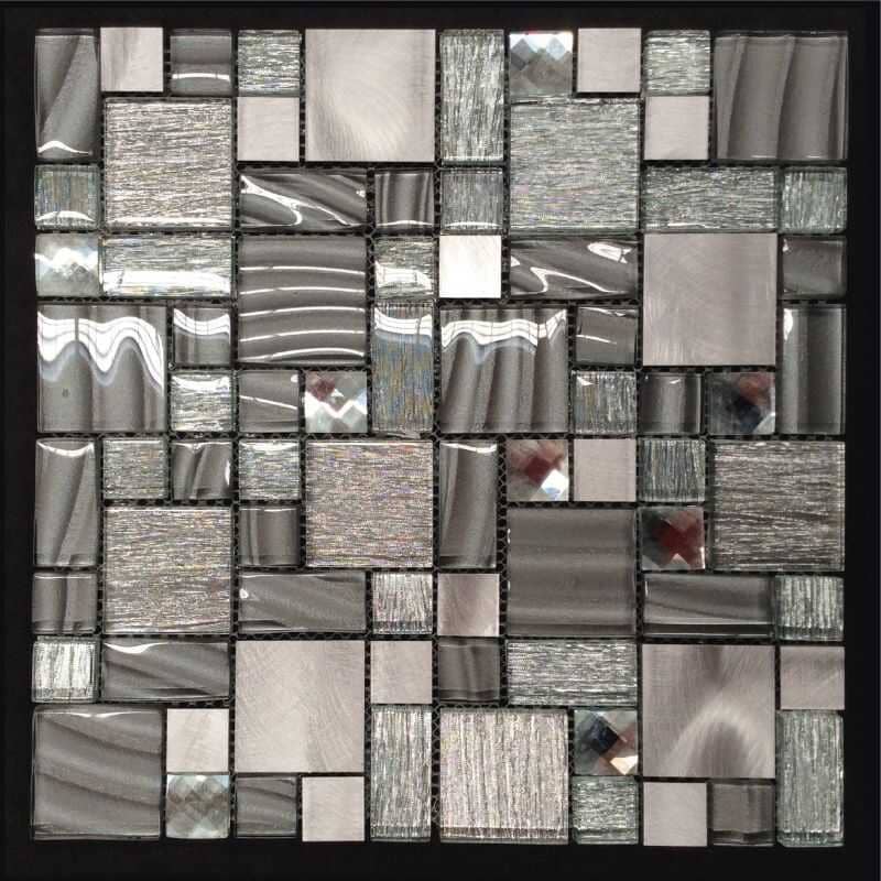 Malla o Mosaico Decorativo de vidrio y aluminio LUC, medida 30 x 30 cms. (base por altura). Diseño en tonos plata y gris con detalles en relieve. Caja de 5 piezas.
