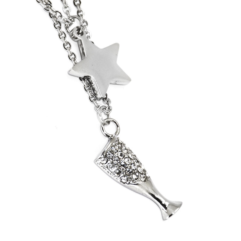 Collar Acero NK con dije de estrella y de cáliz con piedras.