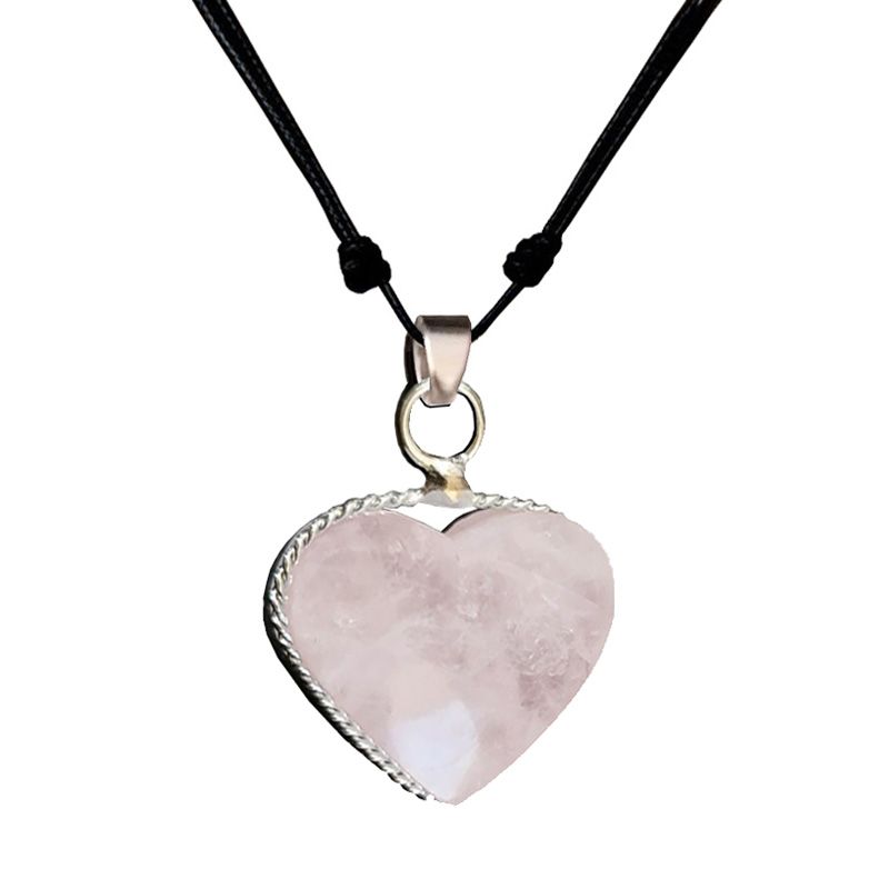 Collar Cuero Con Corazón De Cuarzo Rosa Teotihuacano