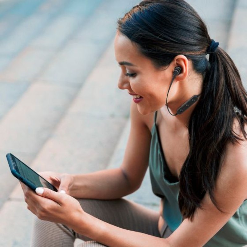 Audífonos Steren AUD-755 Bluetooth con sujeción de iman y cable plano negros END