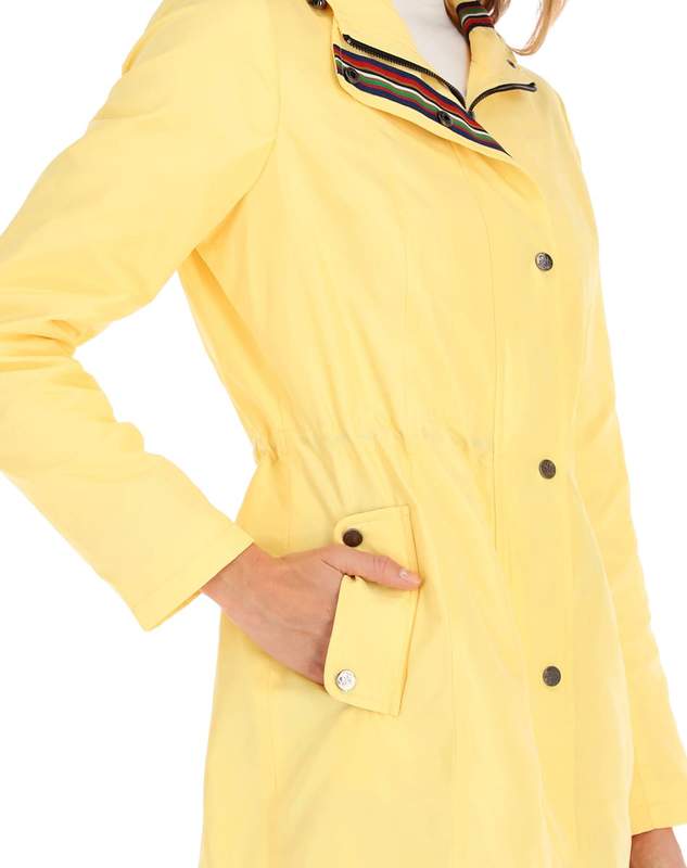 Gabardina ligera y empacable T80772