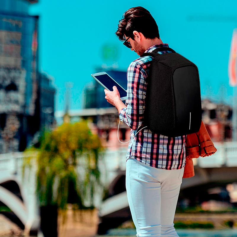 Mochila Backpack Antirrobo Impermeable Puerto USB Redlemon