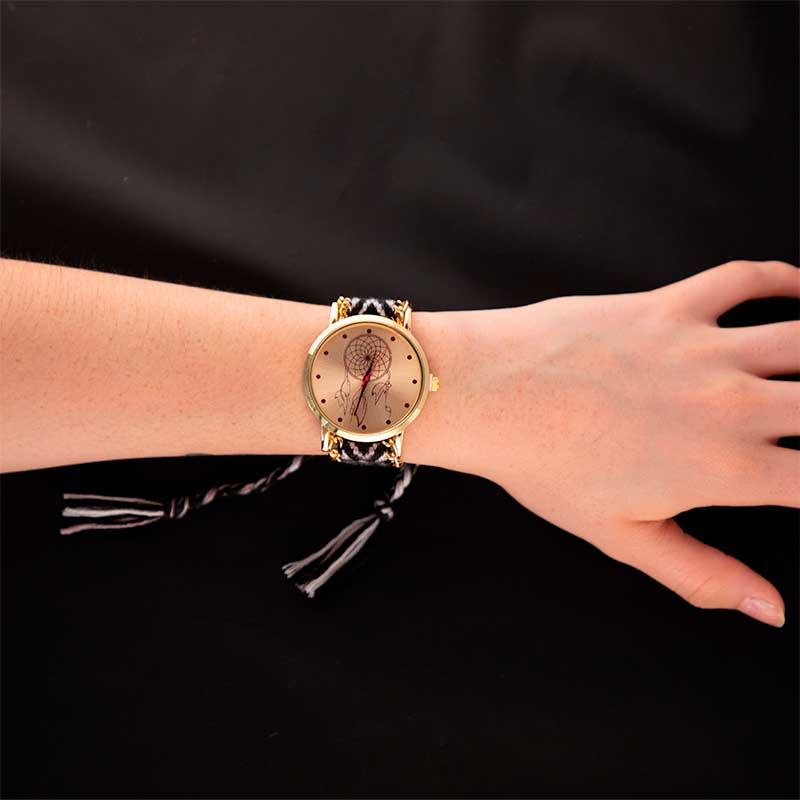 Reloj Para Dama Artesanal Pulsera De Tela Tejida A Mano Blanco Con Negro Y Gris
