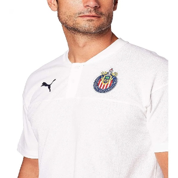 PLAYERA PUMA CHIVAS CASUALS MAO BLANCA CABALLERO