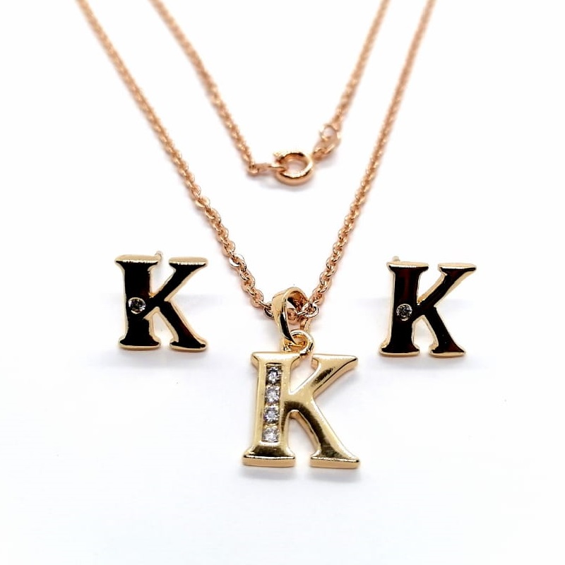 Juego Aretes, Cadena y Dije Letra K Baño de Oro Rosa INCLUYE Caja Para Regalo Farcelli Jewelry