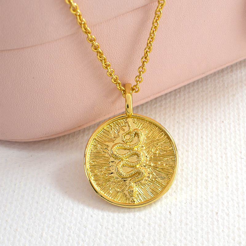 Collar dama con dije Medalla Serpiente en Chapa de Oro