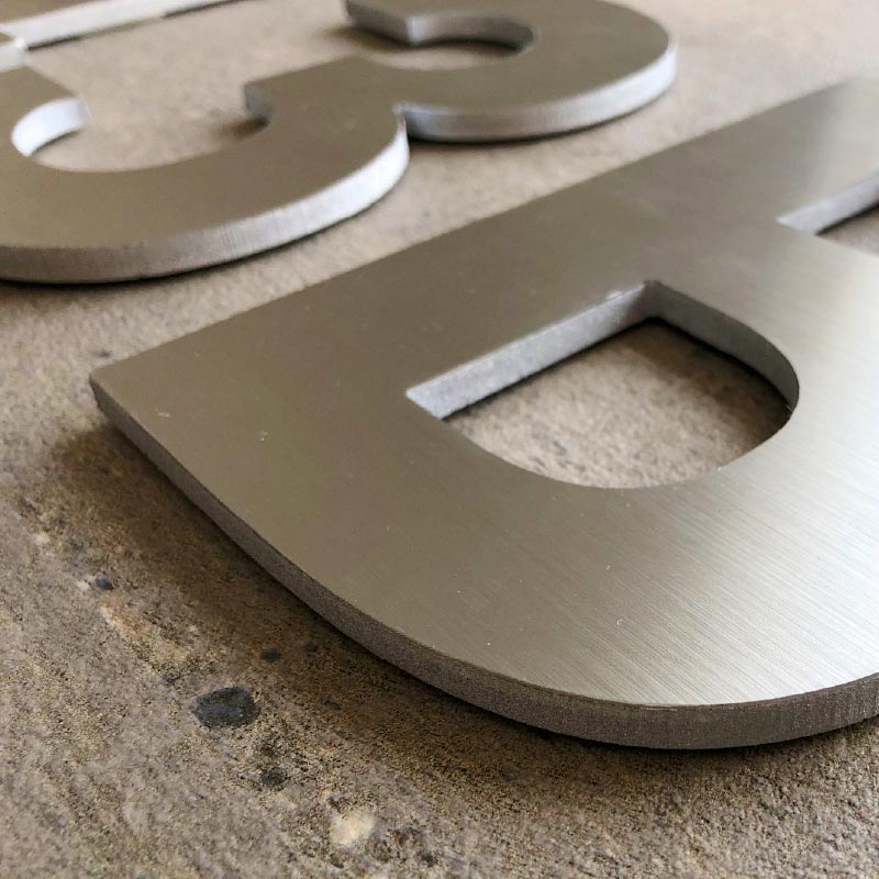 Numeros para casa - 18cm - Delgados - Aluminio Cepillado - Numeros Residenciales®