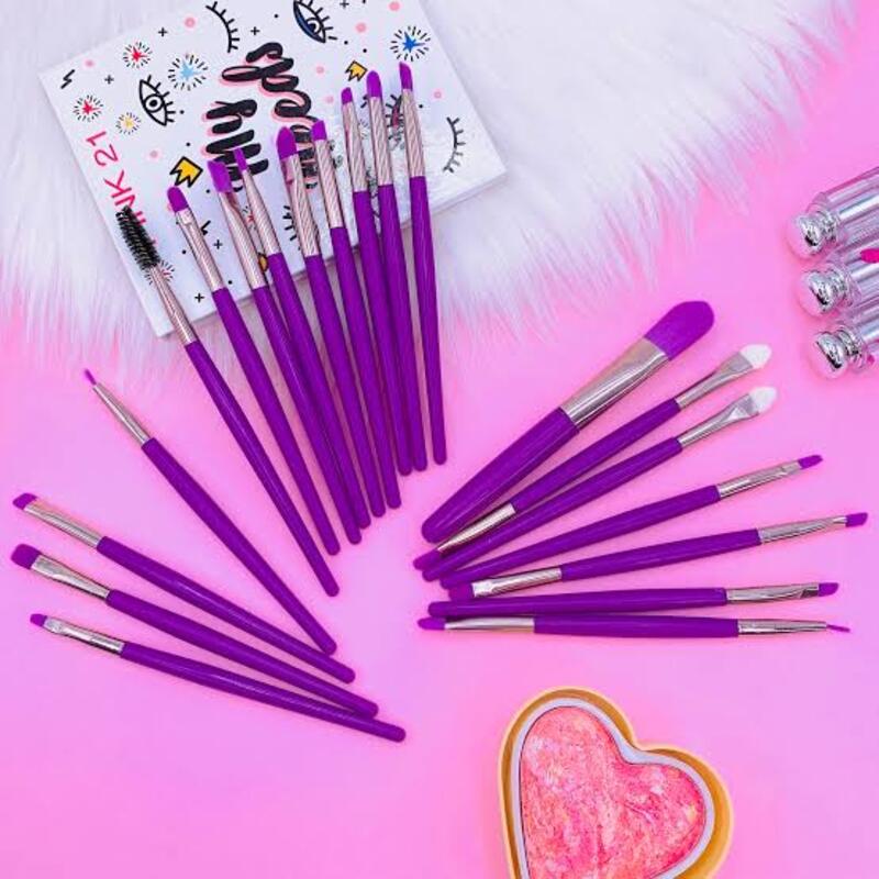 Set de 20 Brochas Para Maquillaje, Ojos, Cejas y Labios Morado Neon Professional