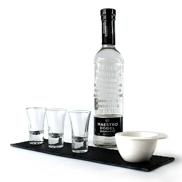 Set Maestro Dobel Diamante con Tequileros y botanero