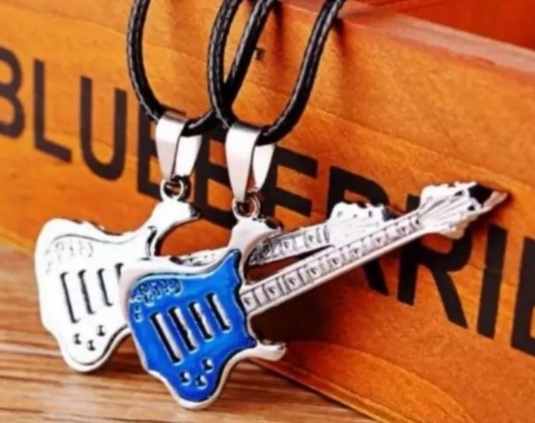 Collar De Guitarra Eléctrica Rock Punk Bajo Regalo Musico