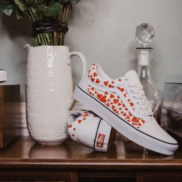 Tenis Vans Old Skool Valentines Heart Blanco Rojo de Dama