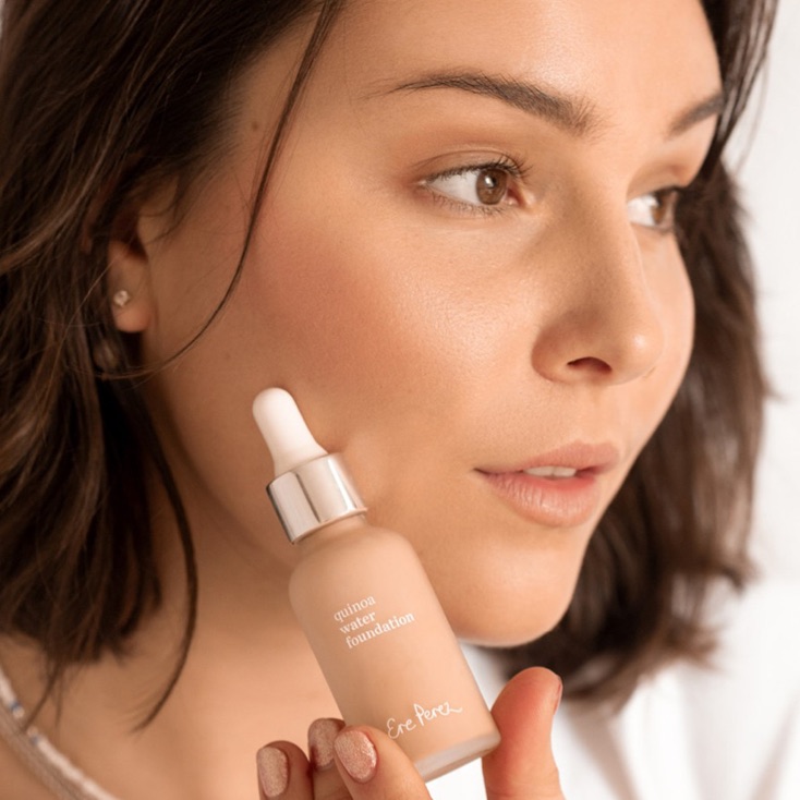 Maquillaje ligero de quinoa Ere Perez tono noon