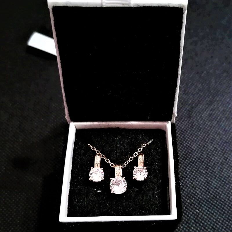 Set Destellos con Cristales Swarovski Baño de Oro Rosa Farcelli Jewelry INCLUYE CAJA PARA REGALO