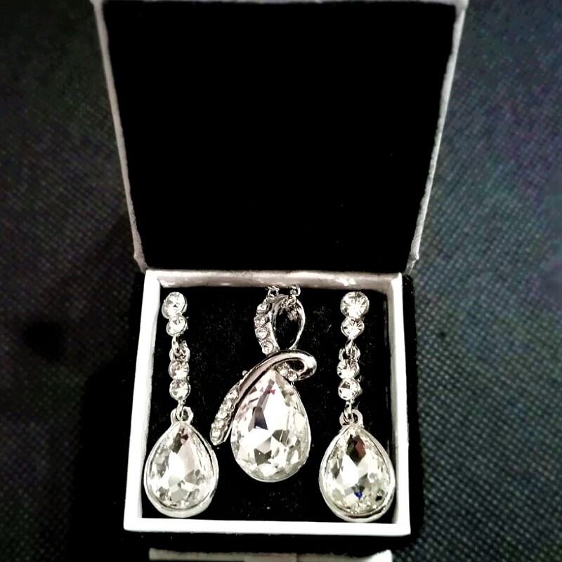 Set Colgante con Cristales Swarovski Baño Rodio Farcelli Jewelry INCLUYE CAJA PARA REGALO