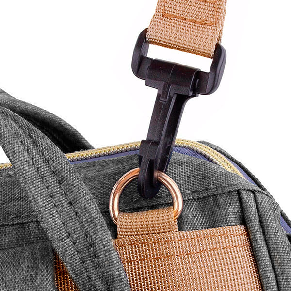 Mochila Pañalera con Puerto para Carga USB Color Salmon