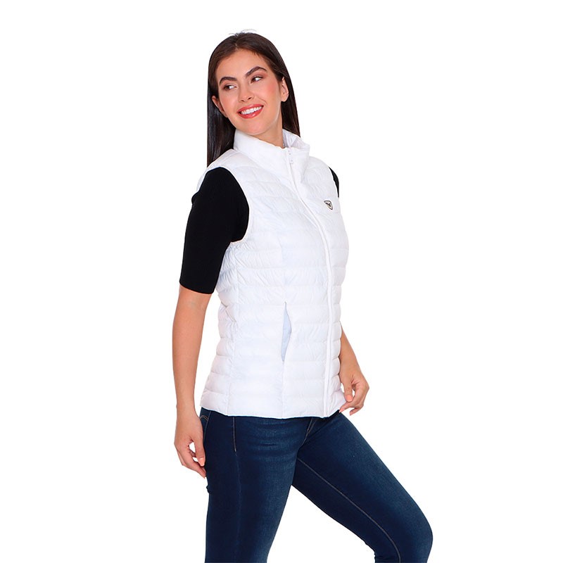 RADIANT de Alysh  es un chaleco con ajuste entallado ligero, empacable y water resistant.