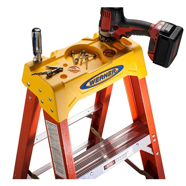 Escalera de tijera de fibra de vidrio Werner 4 peldaños 6205MX