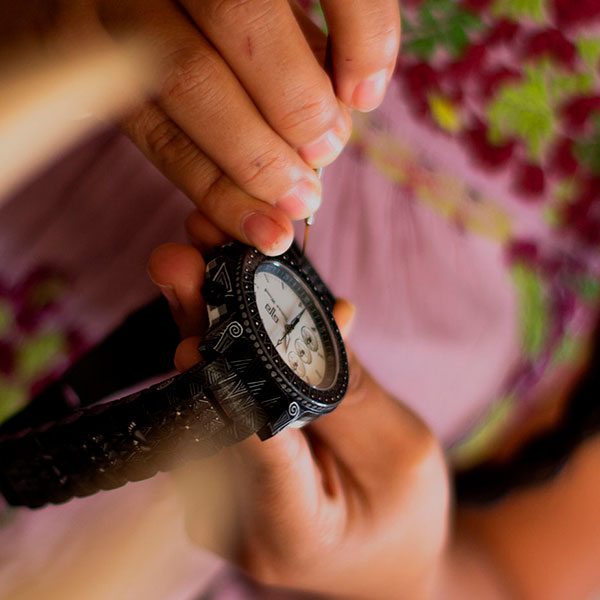 Reloj Alebrije by Tonas Wood Unisex Color Negro Zamná