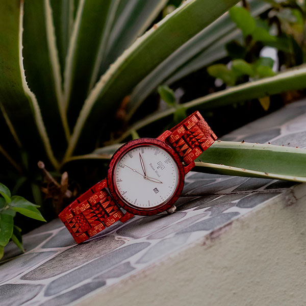 Reloj Alebrije by Tonas Wood Unisex Color Rojo Lava
