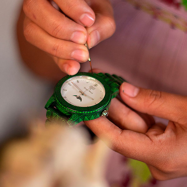 Reloj Alebrije by Tonas Wood Unisex Color Verde Ceiba 