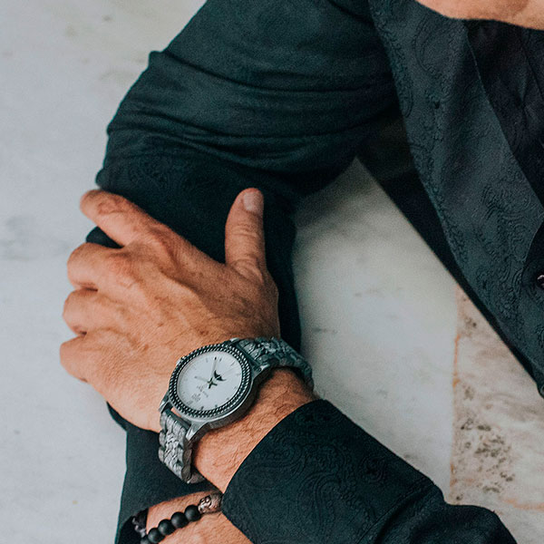 Reloj Alebrije by Tonas Wood Unisex Color Gris Balancá