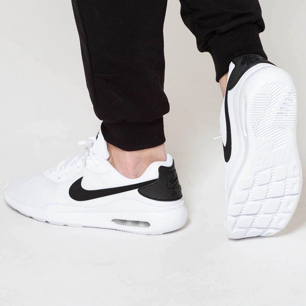JS TENIS NIKE AIR MAX OKETO BLANCO CON NEGRO (AQ2235-100)