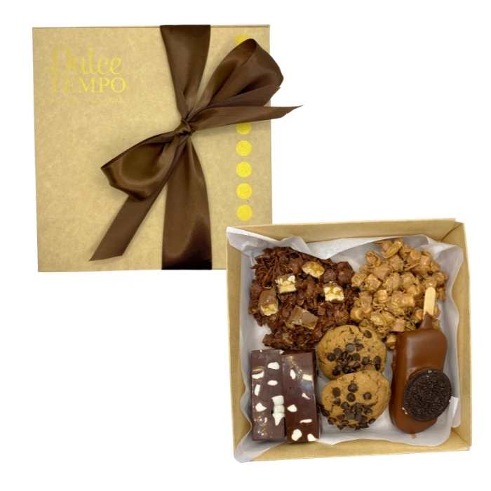 Caja con chocolates y galletas