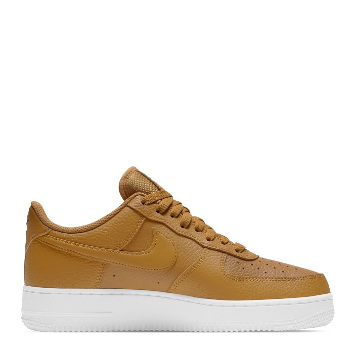 TENIS NIKE AIR FORCE 1 '07 ESSENTIAL PIEL VACUNA CAFÉ (CT1989-700)
