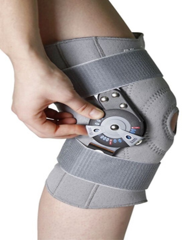 Rodillera Articulada Con Regulación Mecánica  Talla S