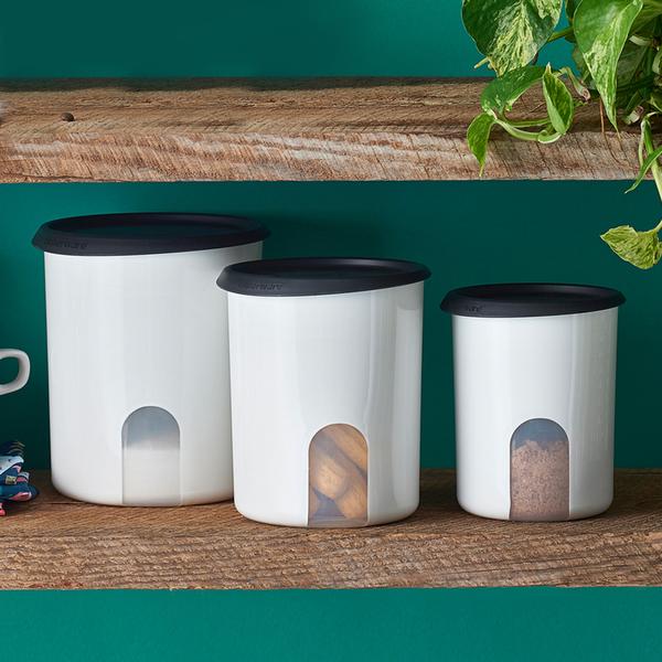 Bote Toque Mágico Ventanita D 4.4L Blanco con Sello Negro de Tupperware