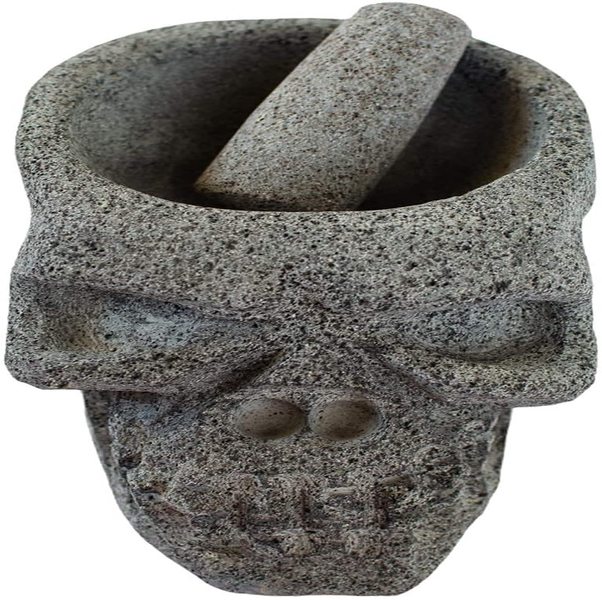 Molcajete Cuaomi - Molcajete Moderno de piedra volcánica en forma de cráneo calavera, el molcajete incluye el tejolote y es elaborado con proceso artesanal, molcajete artesanal, salsero