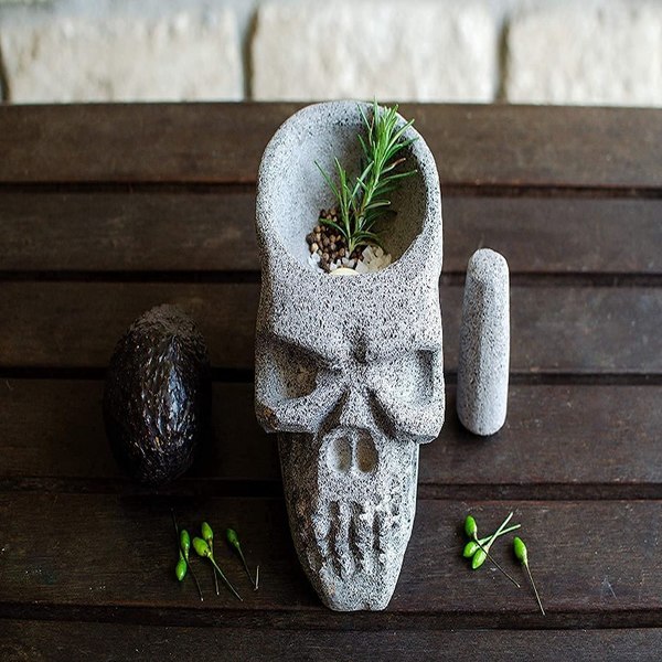 Molcajete Cuaomi - Molcajete Moderno de piedra volcánica en forma de cráneo calavera, el molcajete incluye el tejolote y es elaborado con proceso artesanal, molcajete artesanal, salsero