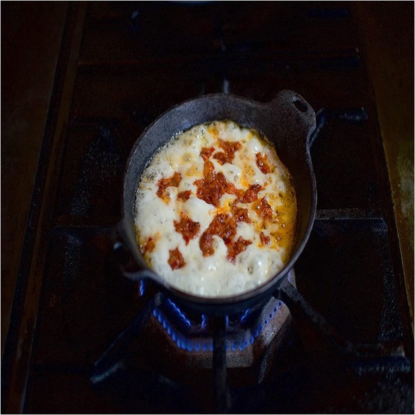 JCE- Juego de Cazuela de hierro fundido de 15 cm con base de madera perfectas para queso, salsa, chorizo, frijoles. Cacerola de Hierro Fundido. Proceso de fundición Artesanal, Excelente para el Grill.