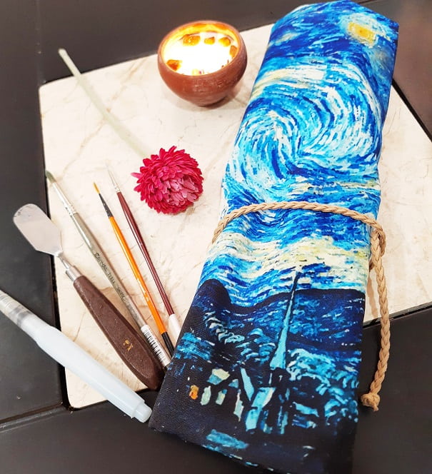 Porta pinceles enrollable de La noche estrellada de Van Gogh marca Cocohe