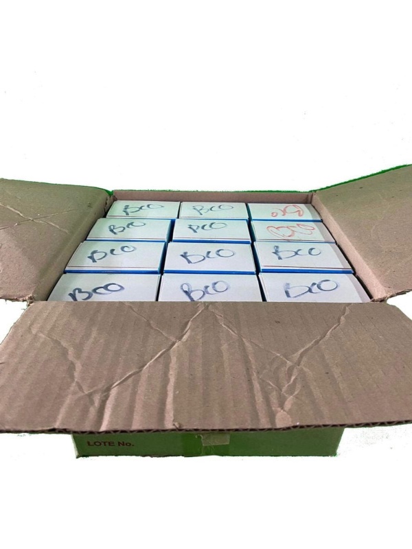 LA PAZ, Paquete con 240 CIRIOS, Blanco - Larga Combustión - Pura parafina - 1.7 x 20 cm.