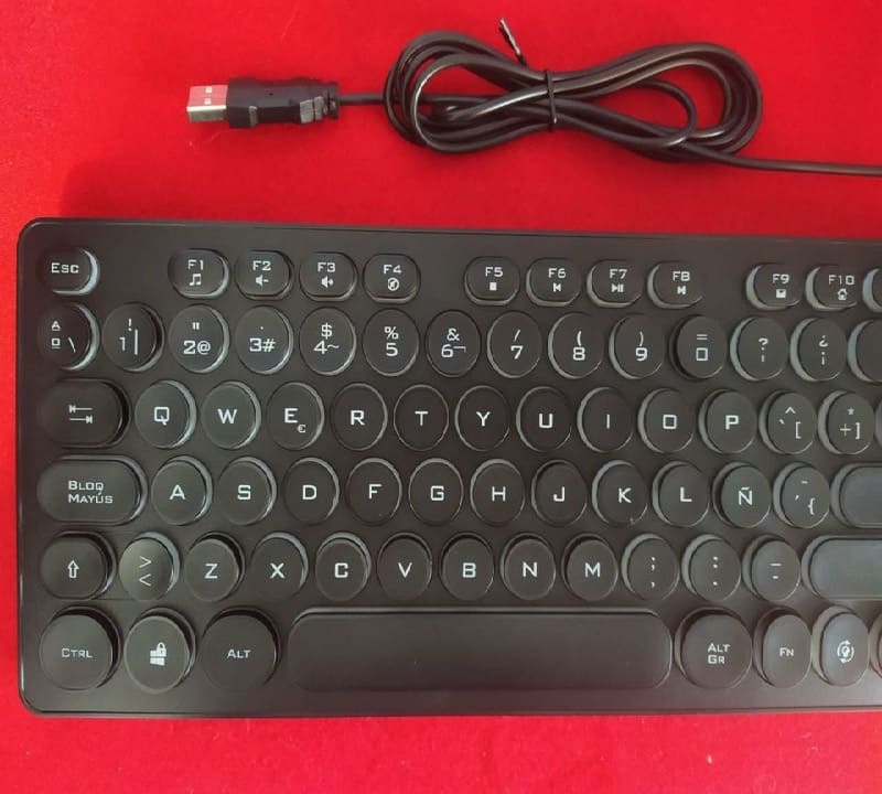 Teclado GETTTECH GTI-28201G Negro Retroiluminado cable USB NEGRO PC LAP MAC WINDOWS IOS MEMBRANA