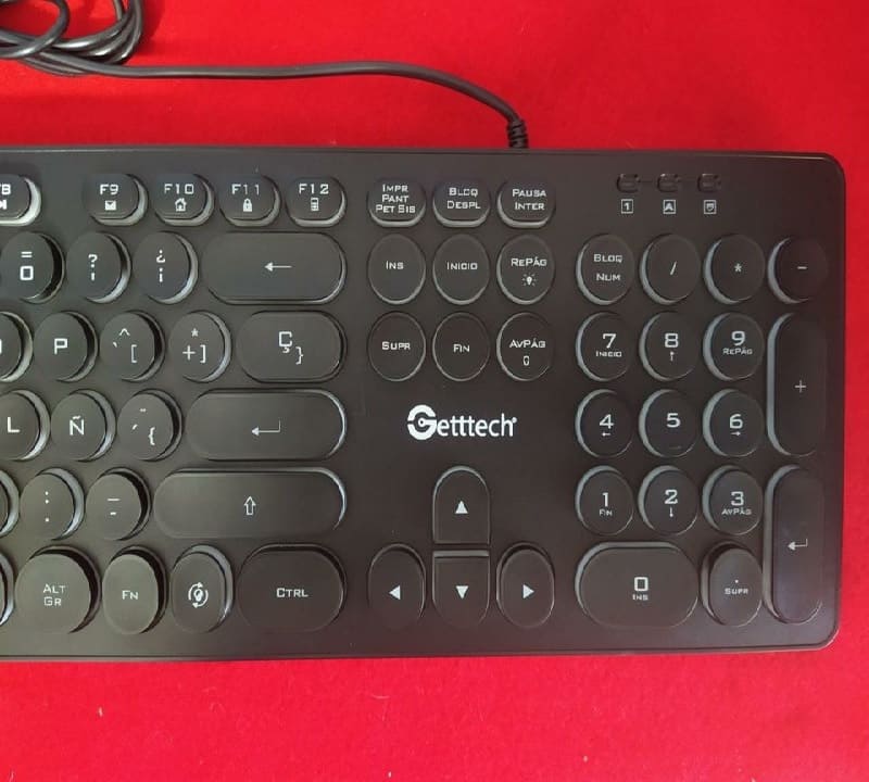 Teclado GETTTECH GTI-28201G Negro Retroiluminado cable USB NEGRO PC LAP MAC WINDOWS IOS MEMBRANA