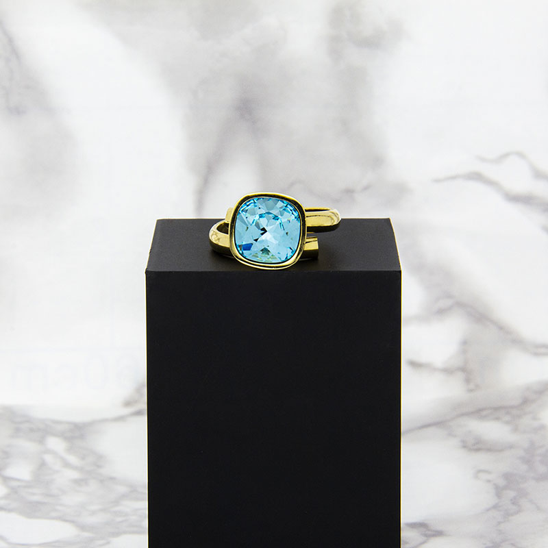 Anillo para Mujer con Cristal Fino Europeo en forma de Cuadrado, Bañado en Oro 14k, Anillo Elegante y Brillante-Aretes de Mujer de Moda, Joyería para Mujer de Moda, Regalo especial