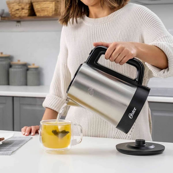 Tetera Acero Inoxidable De 1.7 Litros Oster BVSTKE671-013 - Plata