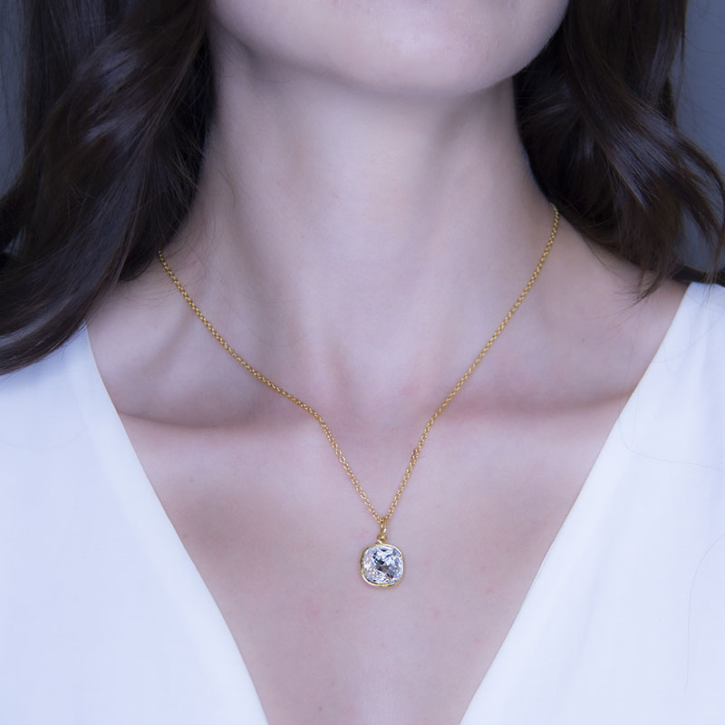 Collar para Mujer con Cristal Fino Europeo en forma de Cuadrado Chico- Bañado en Oro 14k- Collar Elegante y Brillante-Collares de Mujer de Moda- Joyería para Mujer de Moda- Regalo especial