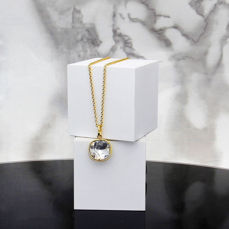 Collar para Mujer con Cristal Fino Europeo en forma de Cuadrado Chico- Bañado en Oro 14k- Collar Elegante y Brillante-Collares de Mujer de Moda- Joyería para Mujer de Moda- Regalo especial