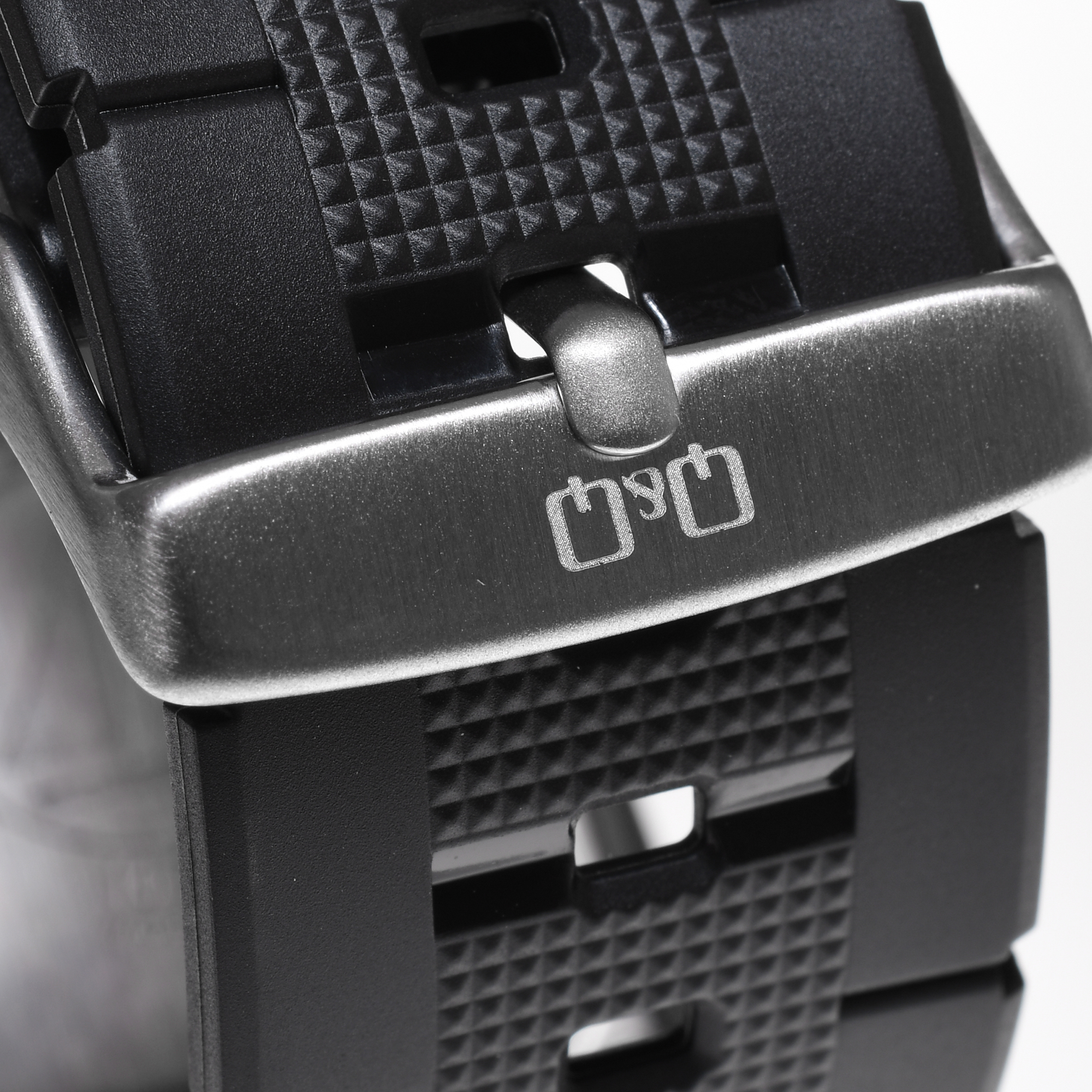 Reloj Q&Q Unisex Digital Resistente al Agua Negro M200J003Y