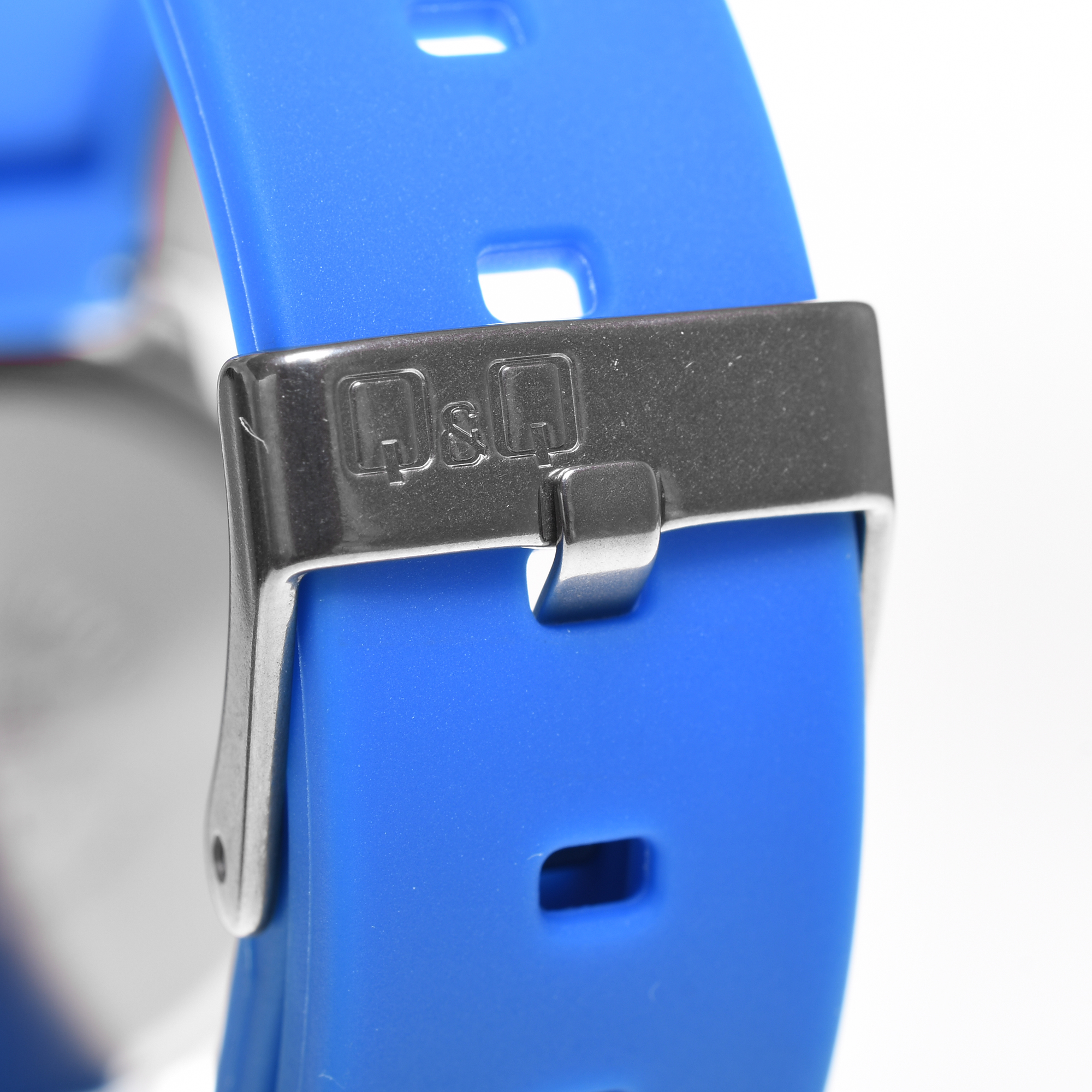 Reloj Q&Q Mujer Análogo Resistente al Agua Azul QC15J304Y