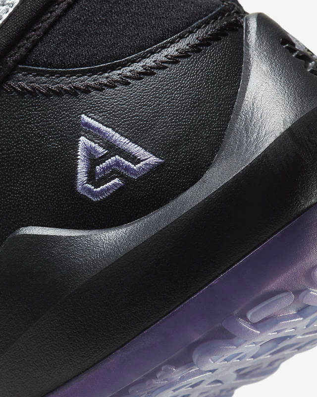 Tenis Nike Zoom Freak 2 CK5424-005 Basquetbol