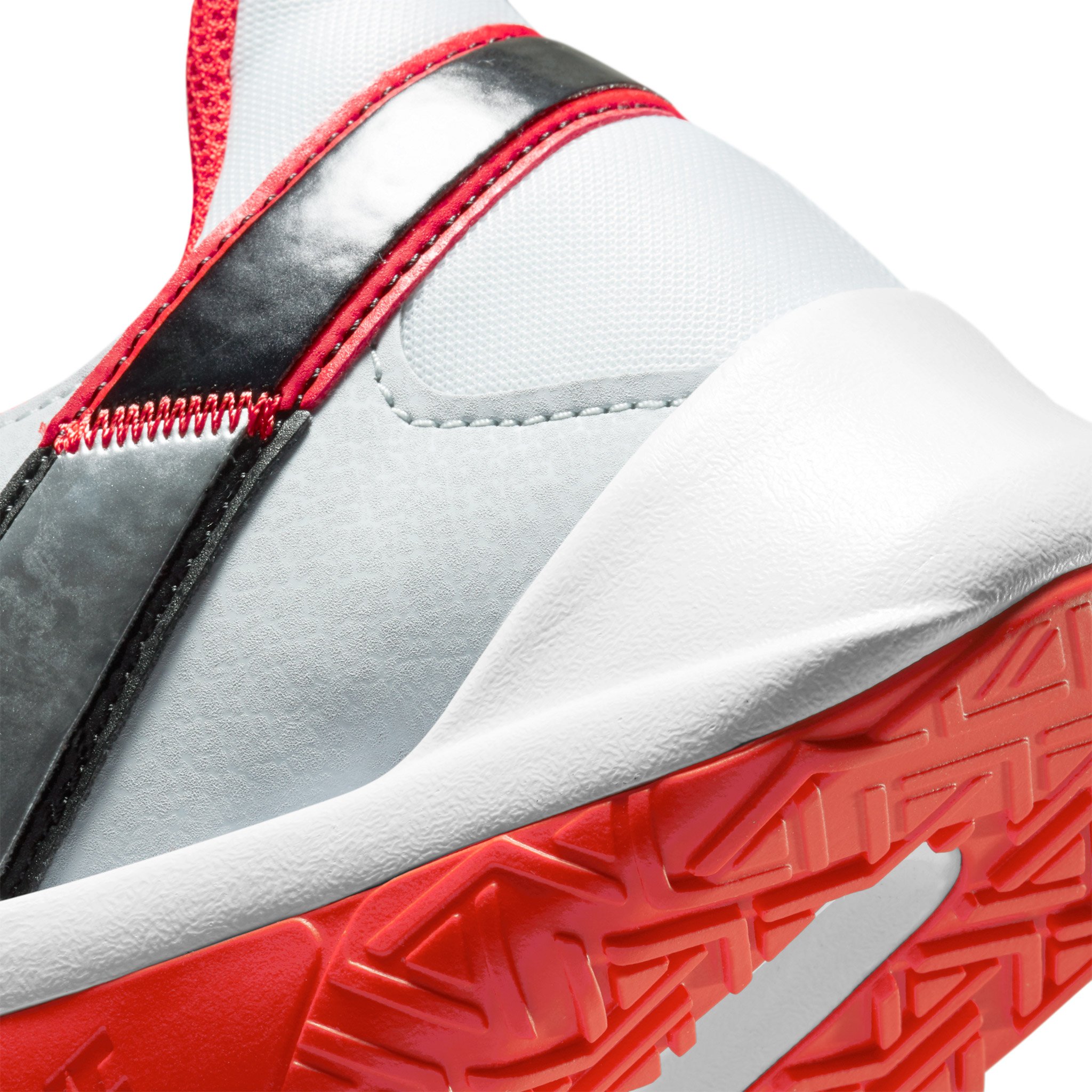 Tenis Nike Legend Essential 2 CQ9356-018