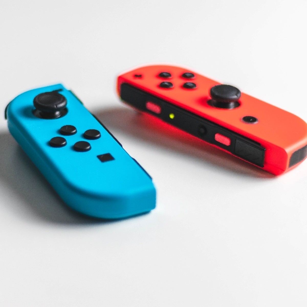 Control Nintendo Switch Joy Con Izquierdo y Derecho - Rojo y Azul