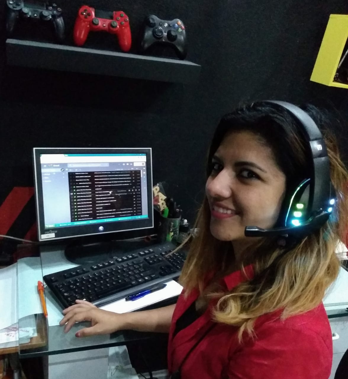 AUDIFONOS DIADEMA PARA GAMER O VIDEOLLAMADA CON LUZ LED DE COLORES
