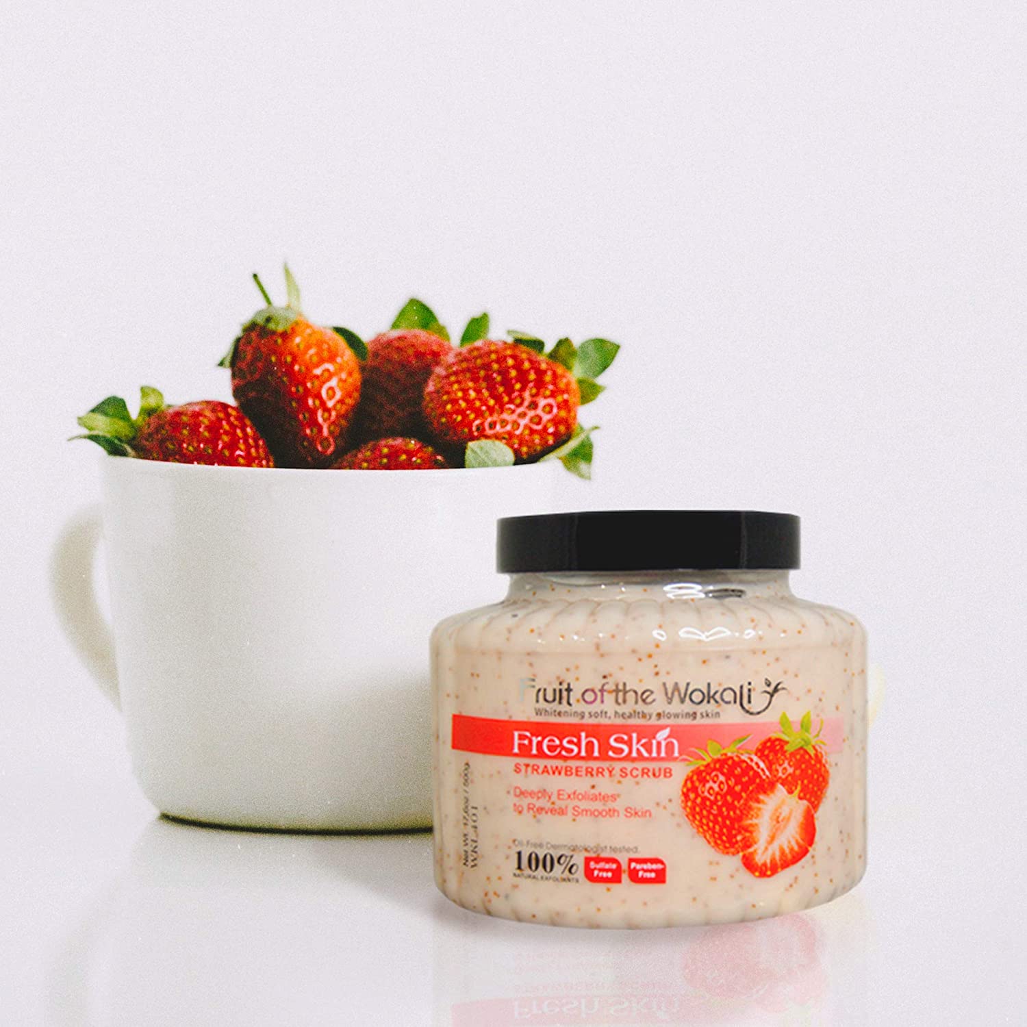 Fruit of The Wokali Exfoliante Facial y Corporal Natural de FRESA Ultra Hidratante, Sin sulfatos ni Parabenos - Exfolia e Hidrata Suavemente la Piel del Cuerpo y Cara, Exfoliante de ducha - Unisex 500g (18oz)